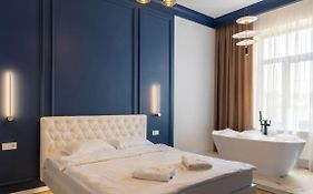 Mini-Hotel Near Les Kurbas Theatre